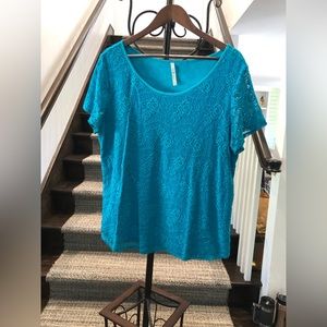 Embroidered lined short sleeve top. Size xl.